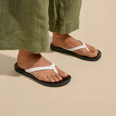 ‘Uiki - Bright White / Lava Rock